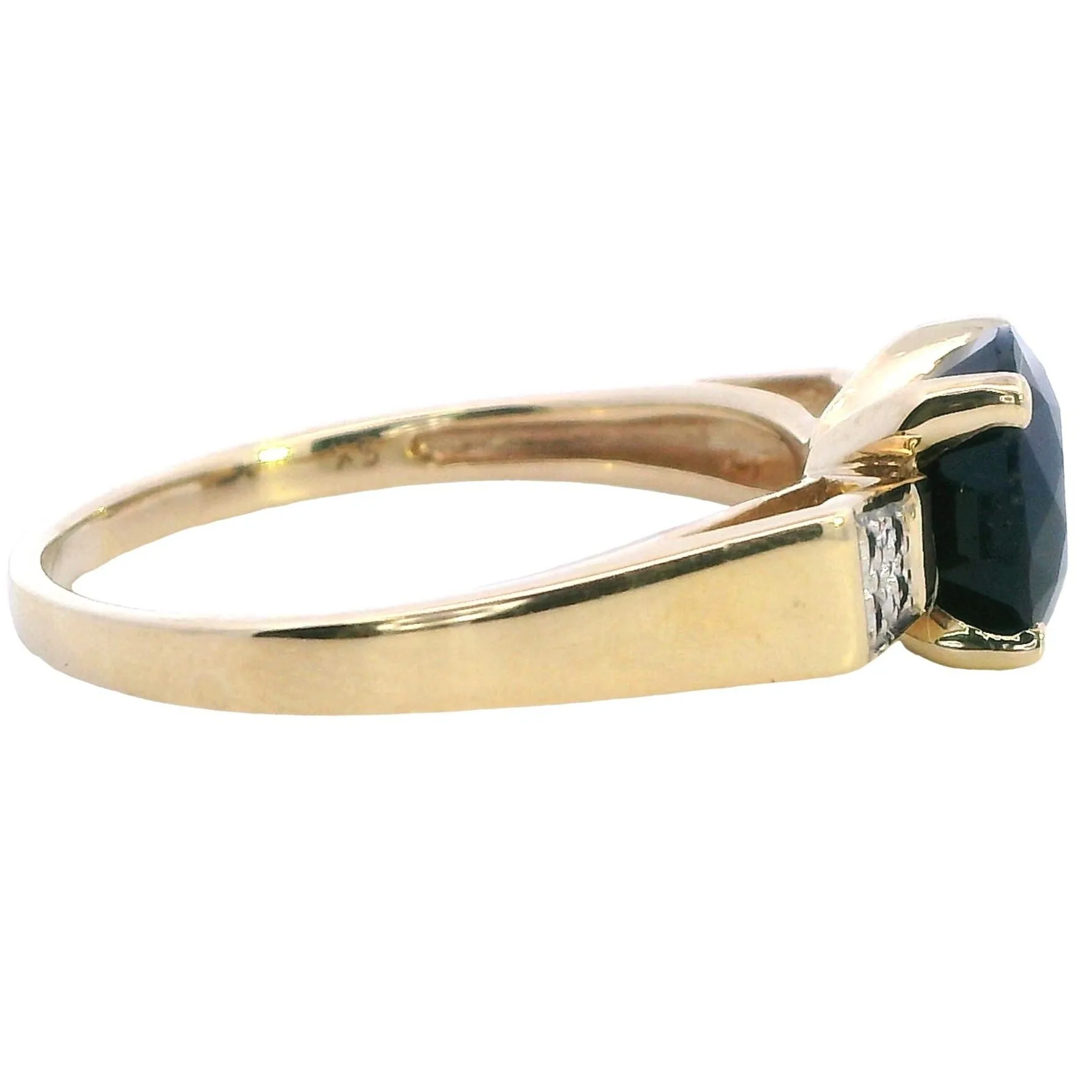 Enchanting 9ct Yellow Gold Sapphire Ring