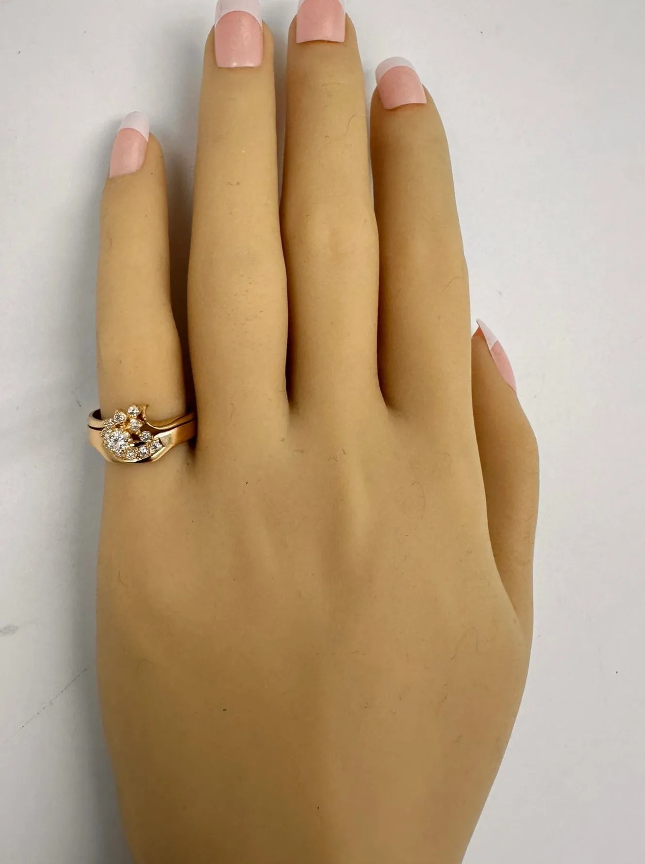Exhilarating Cast 18ct Yellow Gold Engagement & Wedder Set