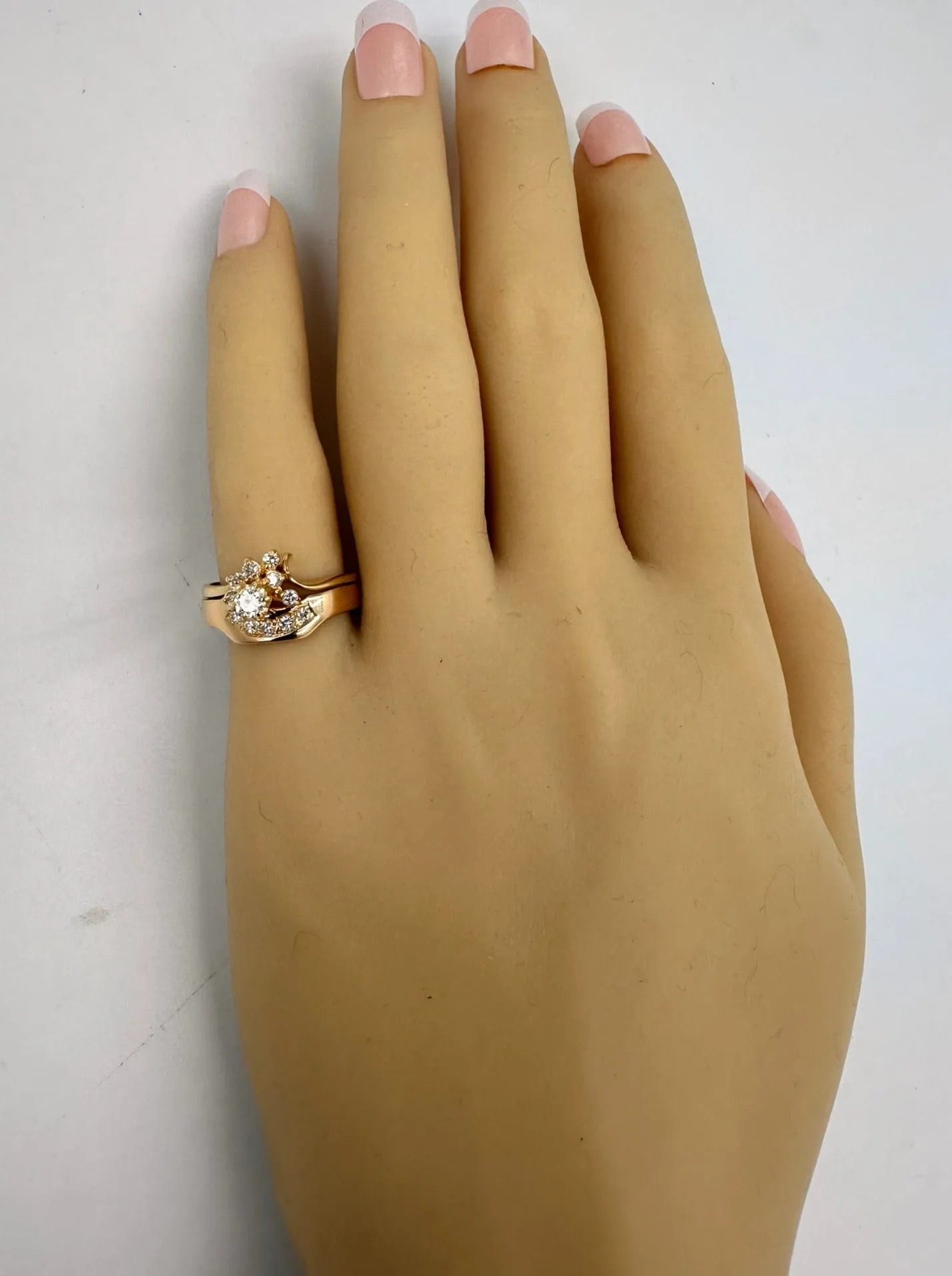 Exhilarating Cast 18ct Yellow Gold Engagement & Wedder Set