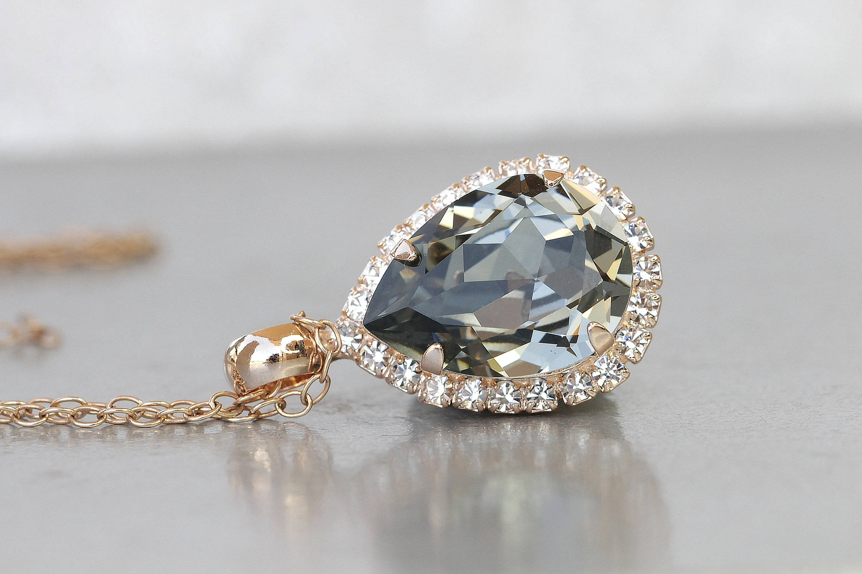 GREY TEARDROP NECKLACE
