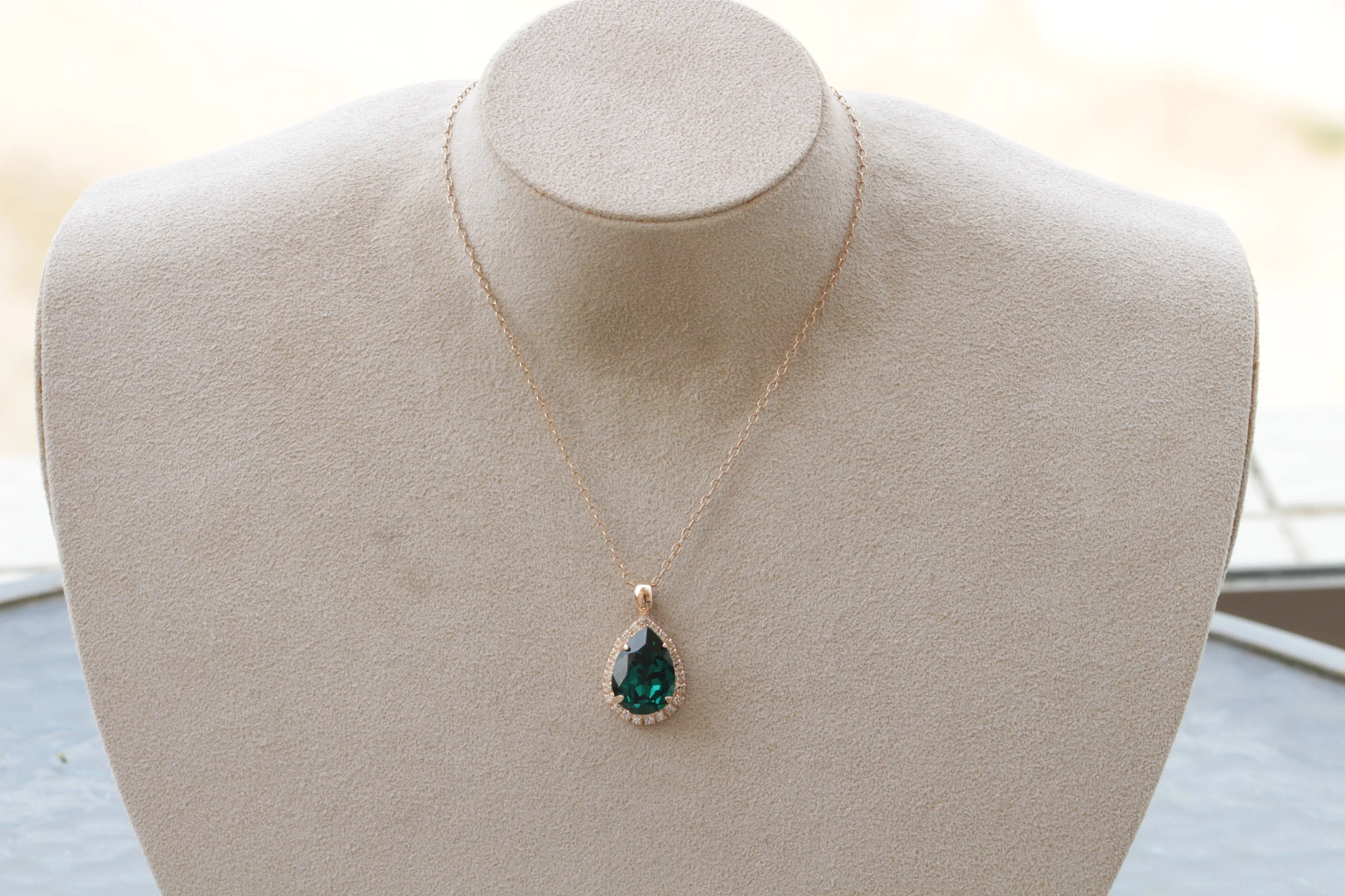 GREY TEARDROP NECKLACE