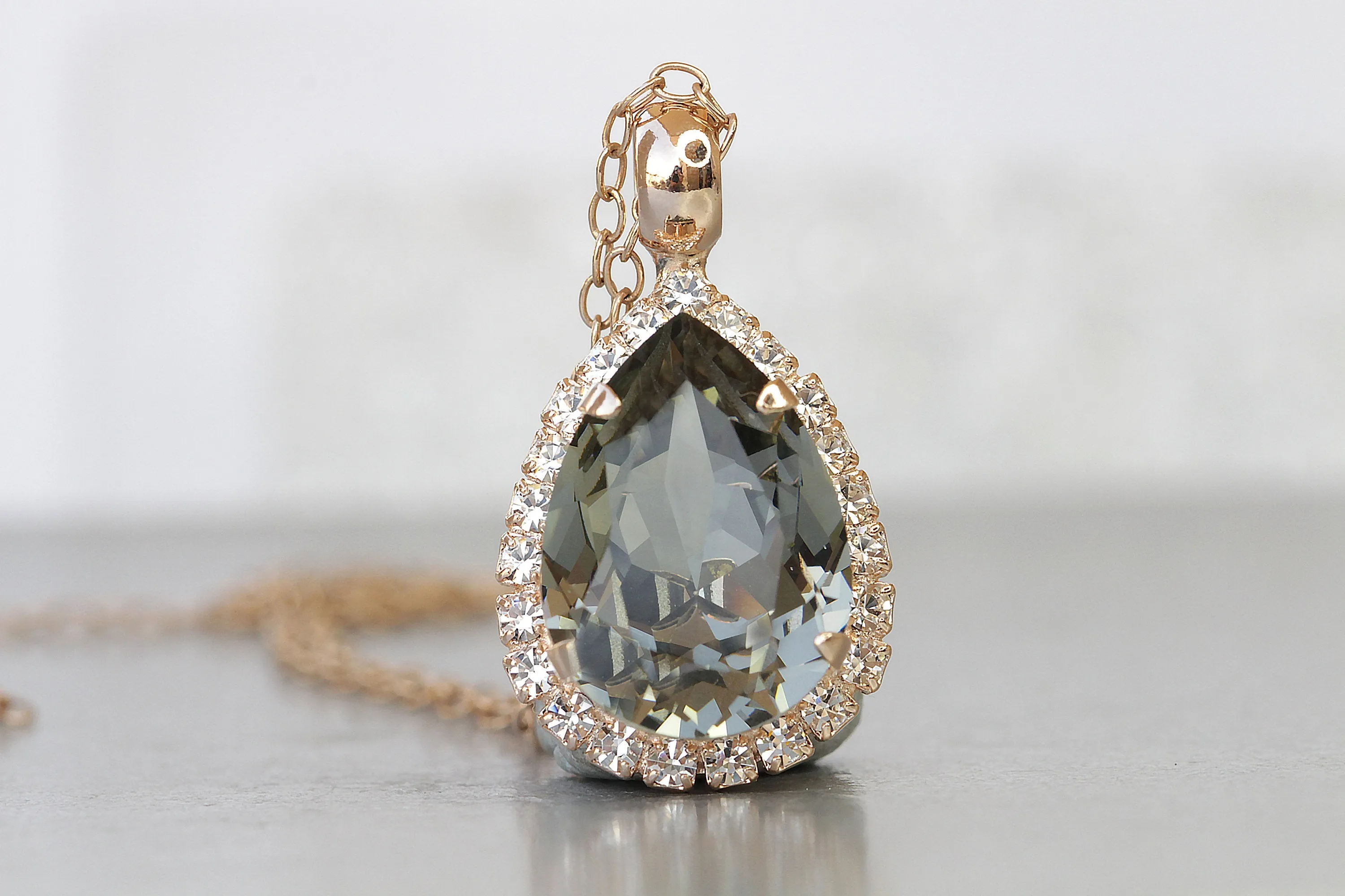 GREY TEARDROP NECKLACE