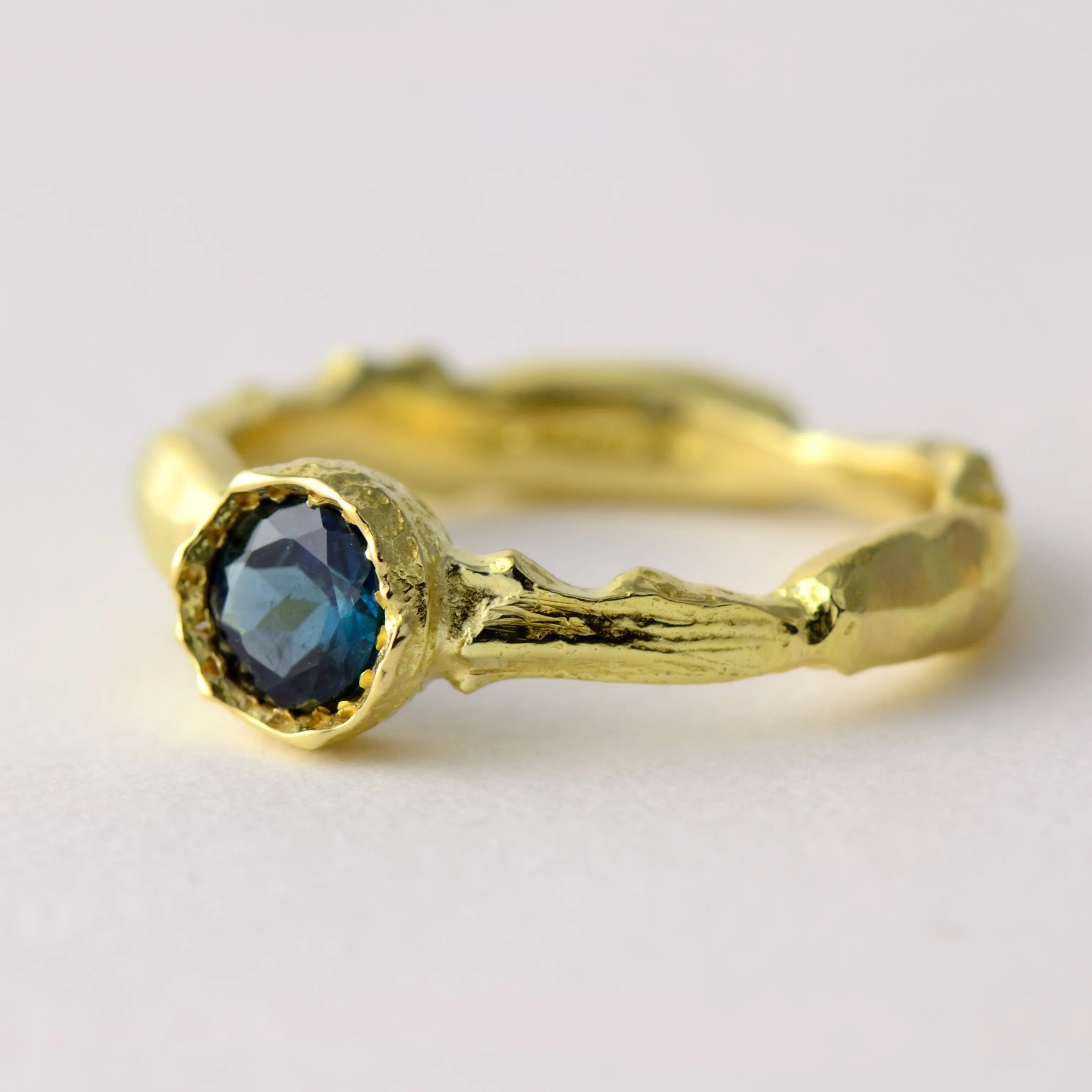 Modern solitaire blue tourmaline solid gold engagement ring - natural texture gold ring – tropical insect-inspired jewellery
