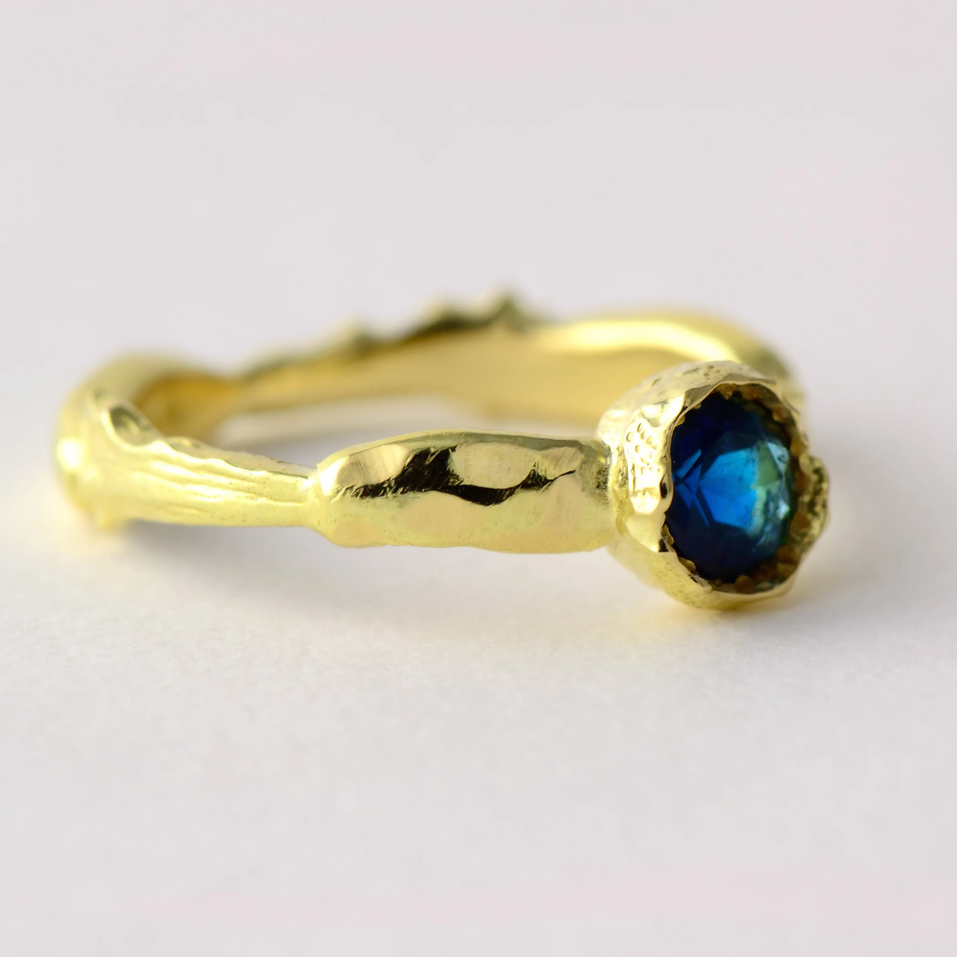 Modern solitaire blue tourmaline solid gold engagement ring - natural texture gold ring – tropical insect-inspired jewellery