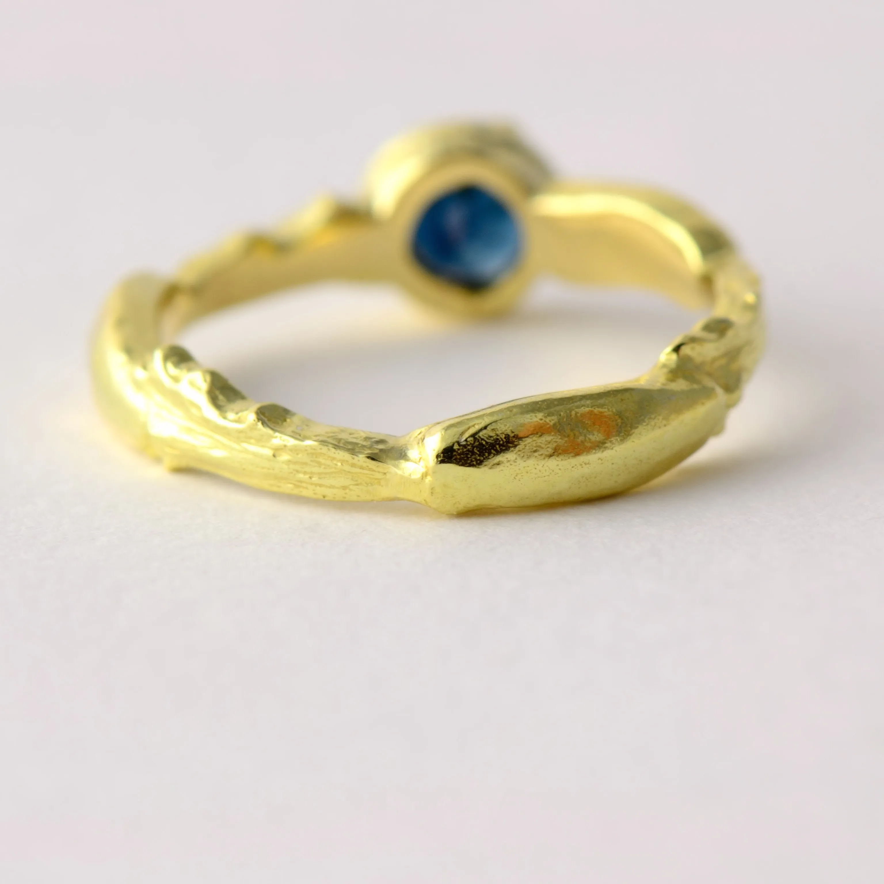 Modern solitaire blue tourmaline solid gold engagement ring - natural texture gold ring – tropical insect-inspired jewellery