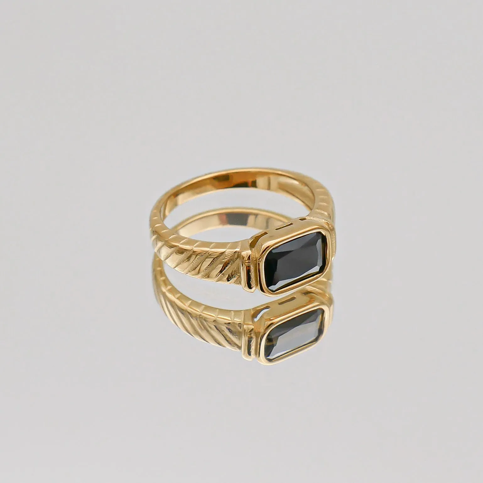 Nora Ring