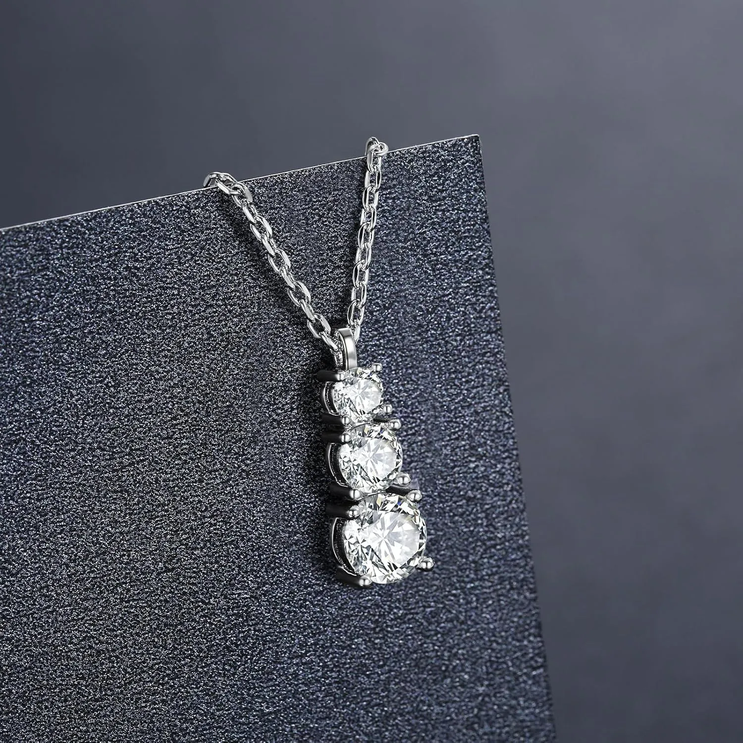Platinum-Plated or 18K Gold Plated Cubic Zirconia Pendant Necklace for Women
