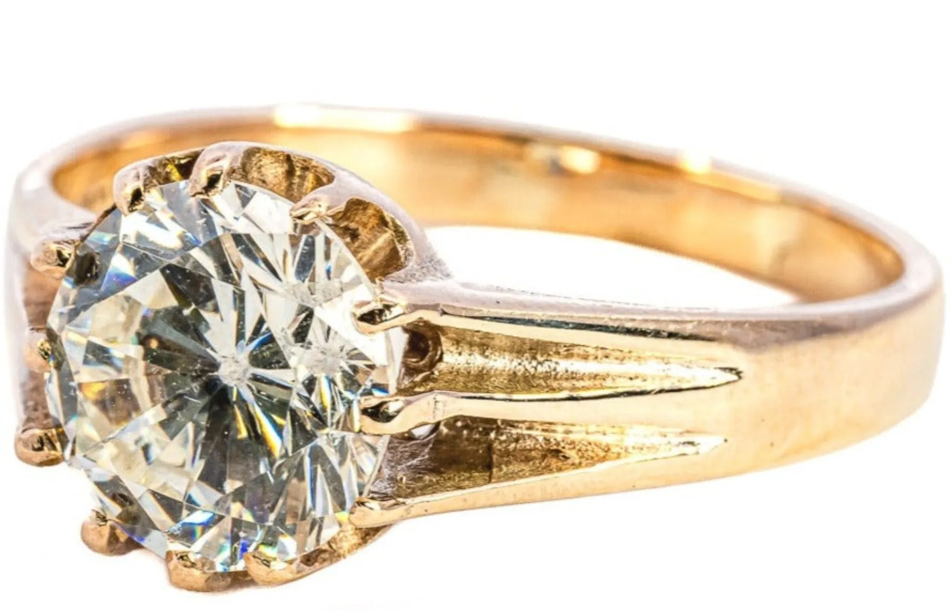 "Sustainable Romance: Chic Pre-Loved Yellow Gold Cubic Zirconia Ring for Valentine's"