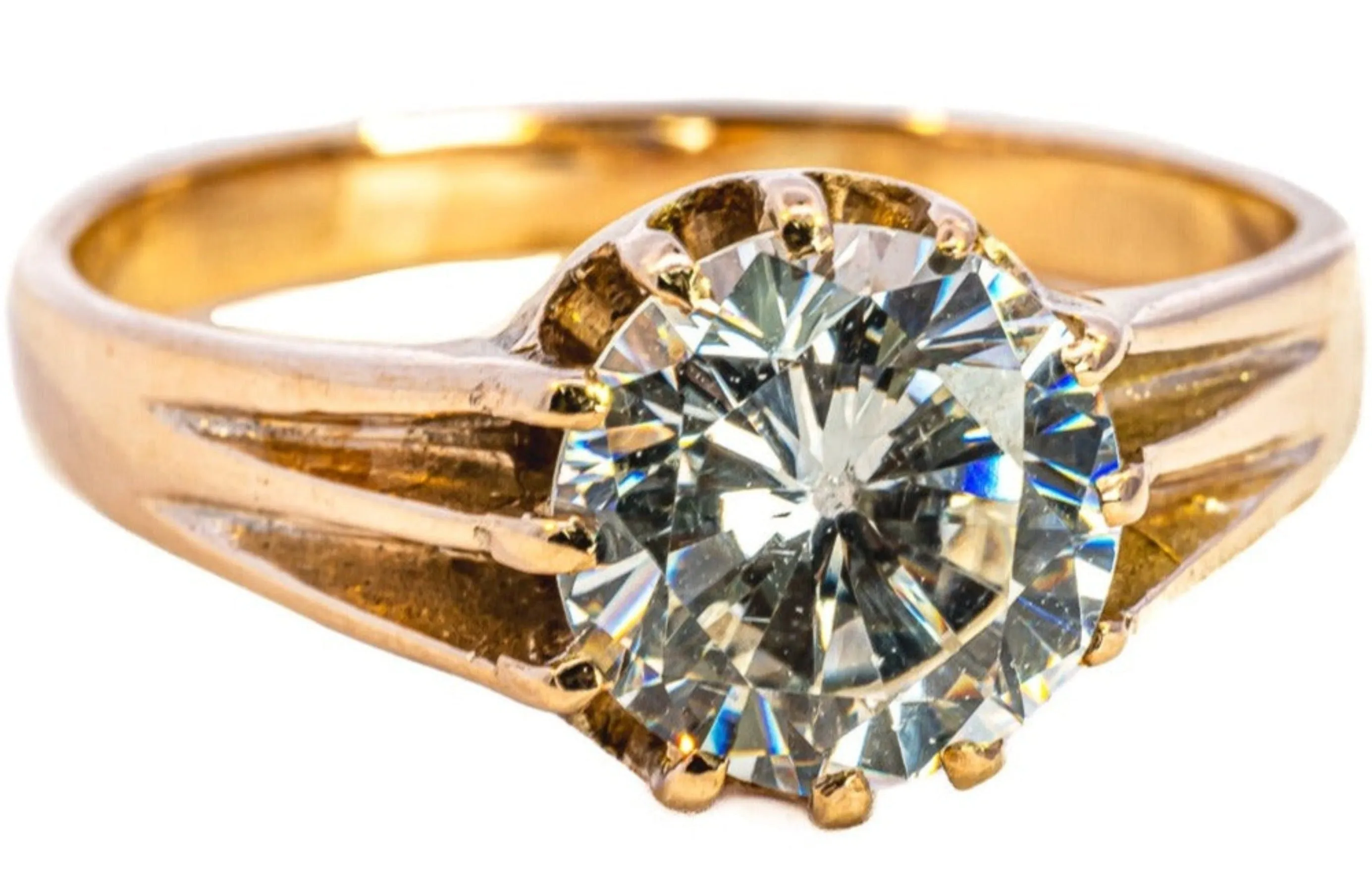 "Sustainable Romance: Chic Pre-Loved Yellow Gold Cubic Zirconia Ring for Valentine's"