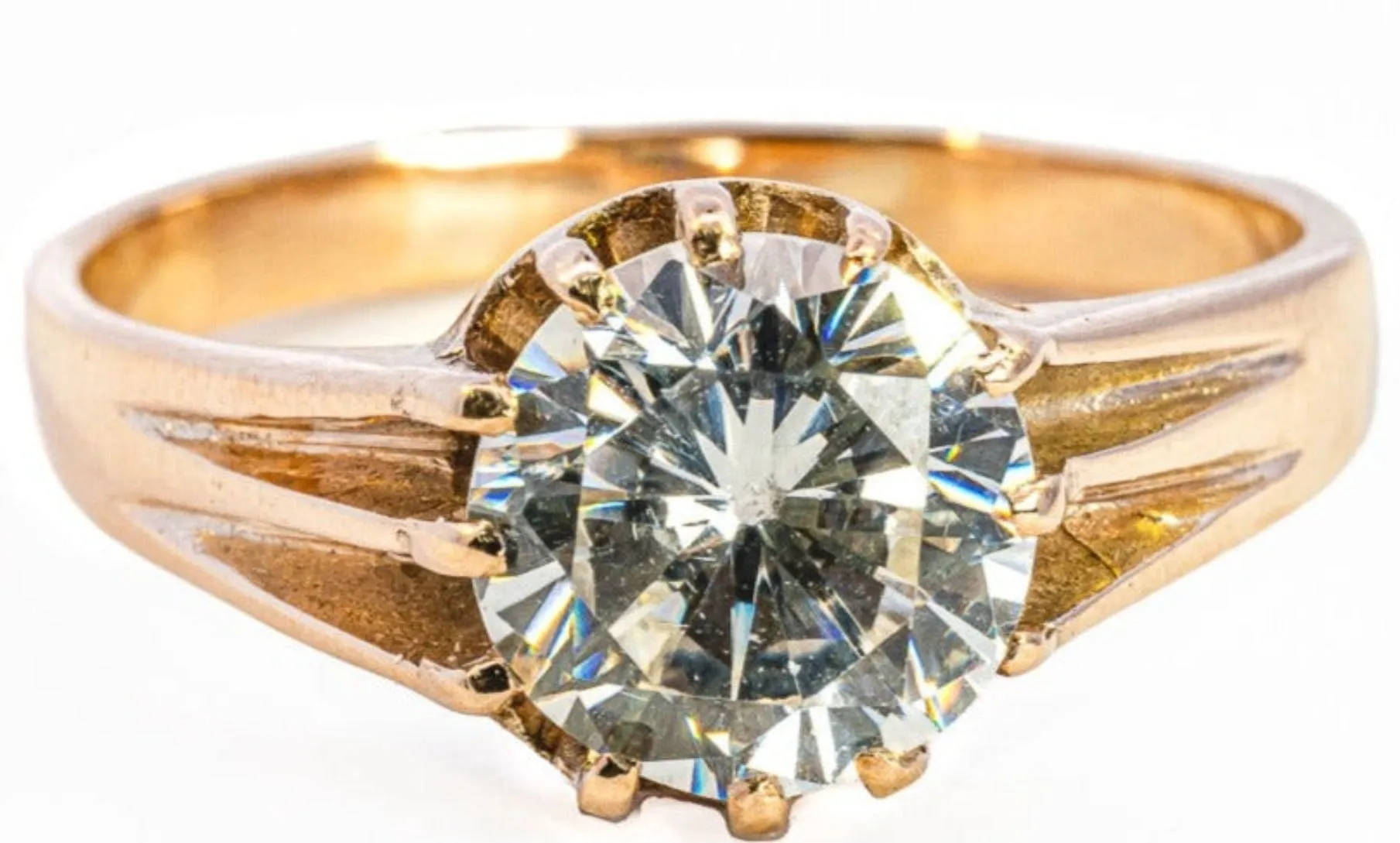 "Sustainable Romance: Chic Pre-Loved Yellow Gold Cubic Zirconia Ring for Valentine's"