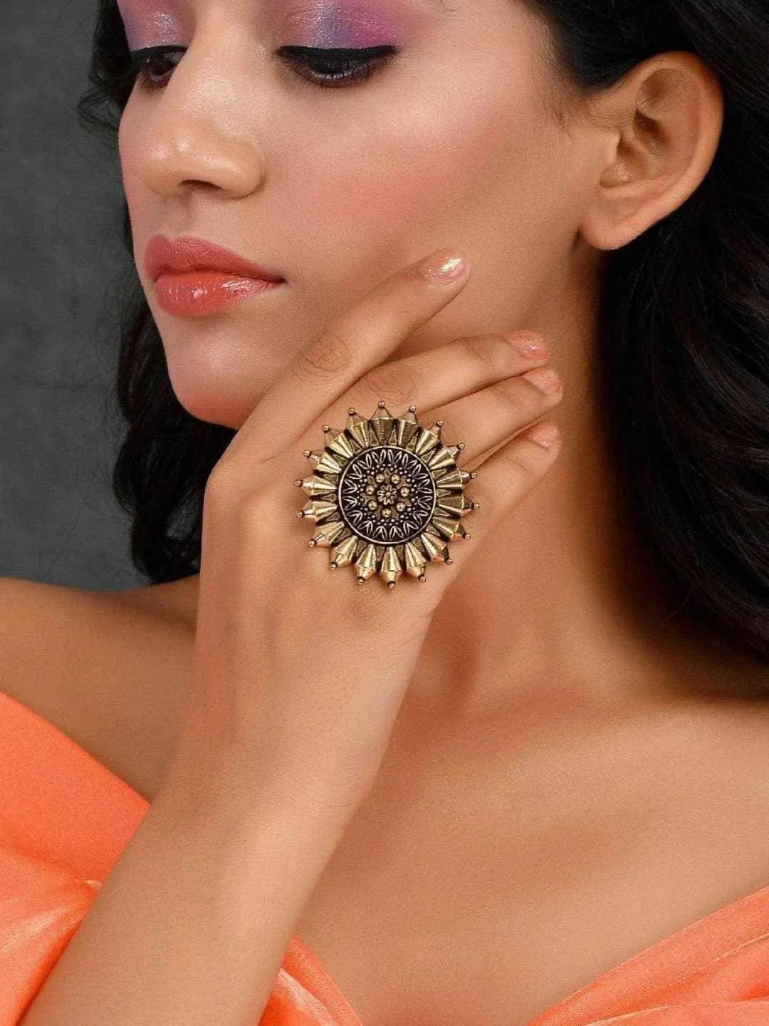 Richa Chadha In Oxidised Golden Chrysathrus Ring