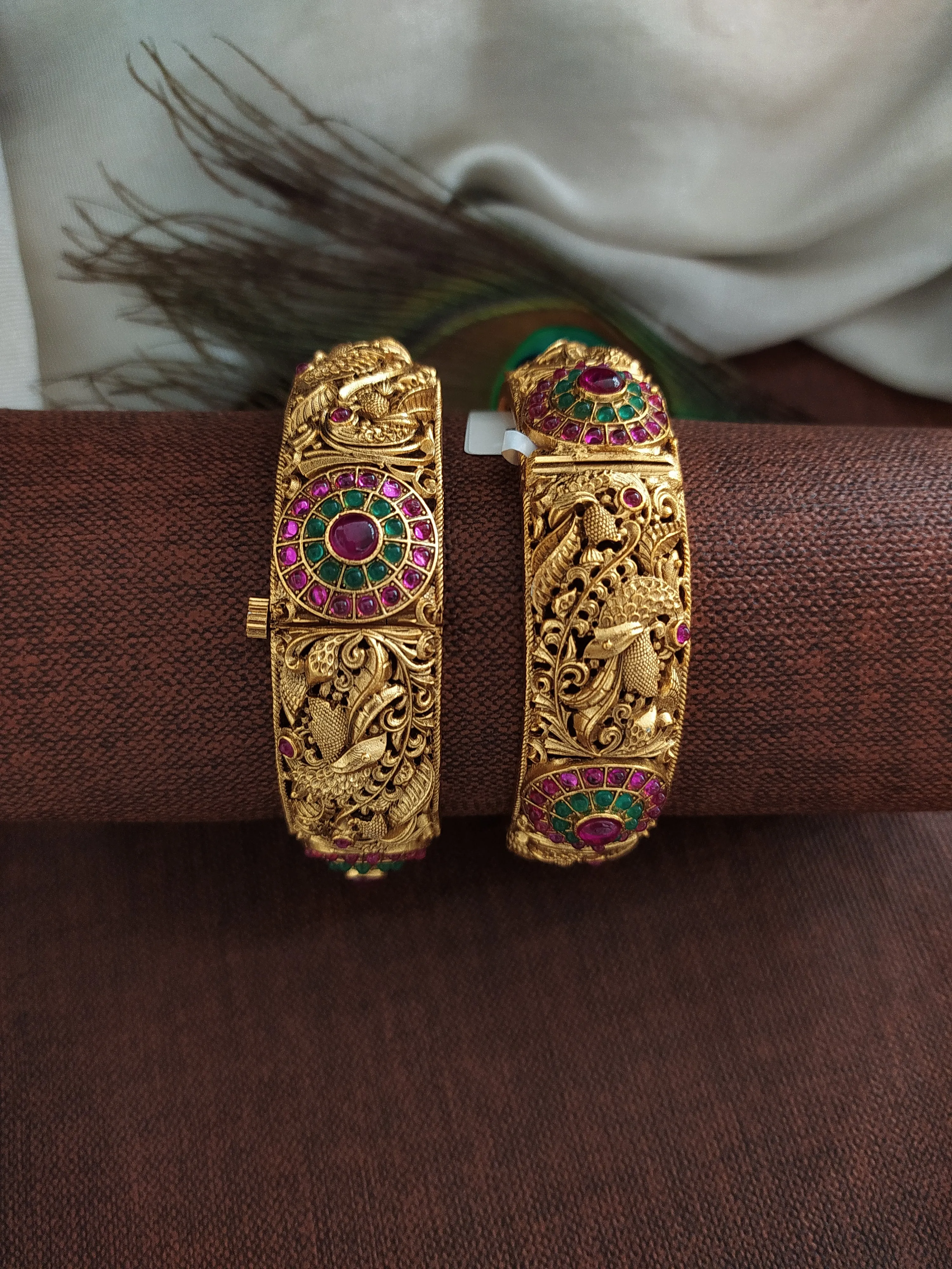 Timeless Treasure of Kemp Stones Traditional Antique Kada
