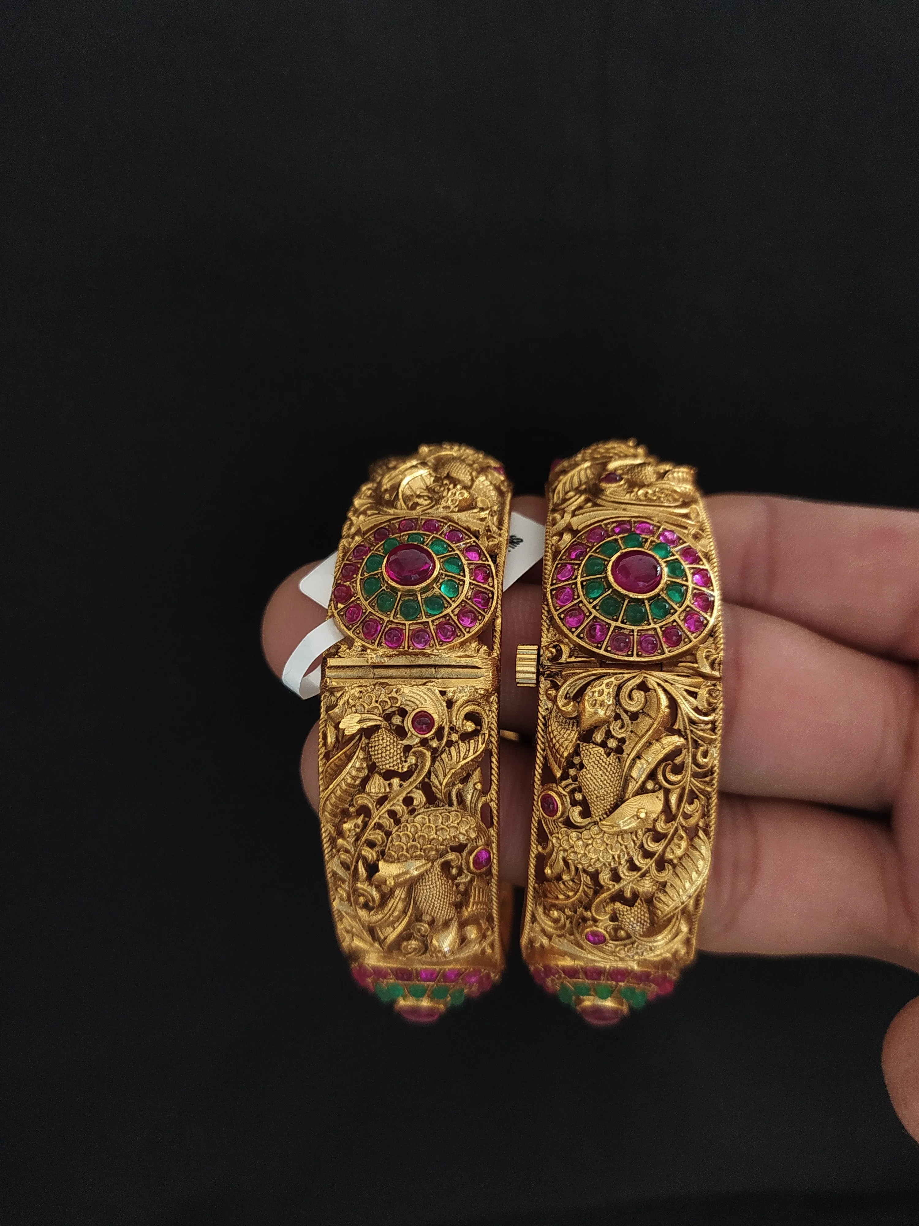 Timeless Treasure of Kemp Stones Traditional Antique Kada