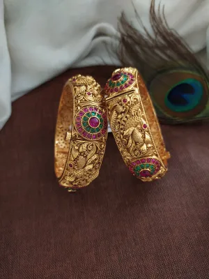 Timeless Treasure of Kemp Stones Traditional Antique Kada